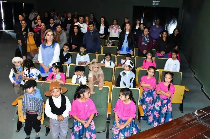 Se lanzó el programa Nuestra Identidad Canta 
y Baila del Ministerio de Cultura y Educación