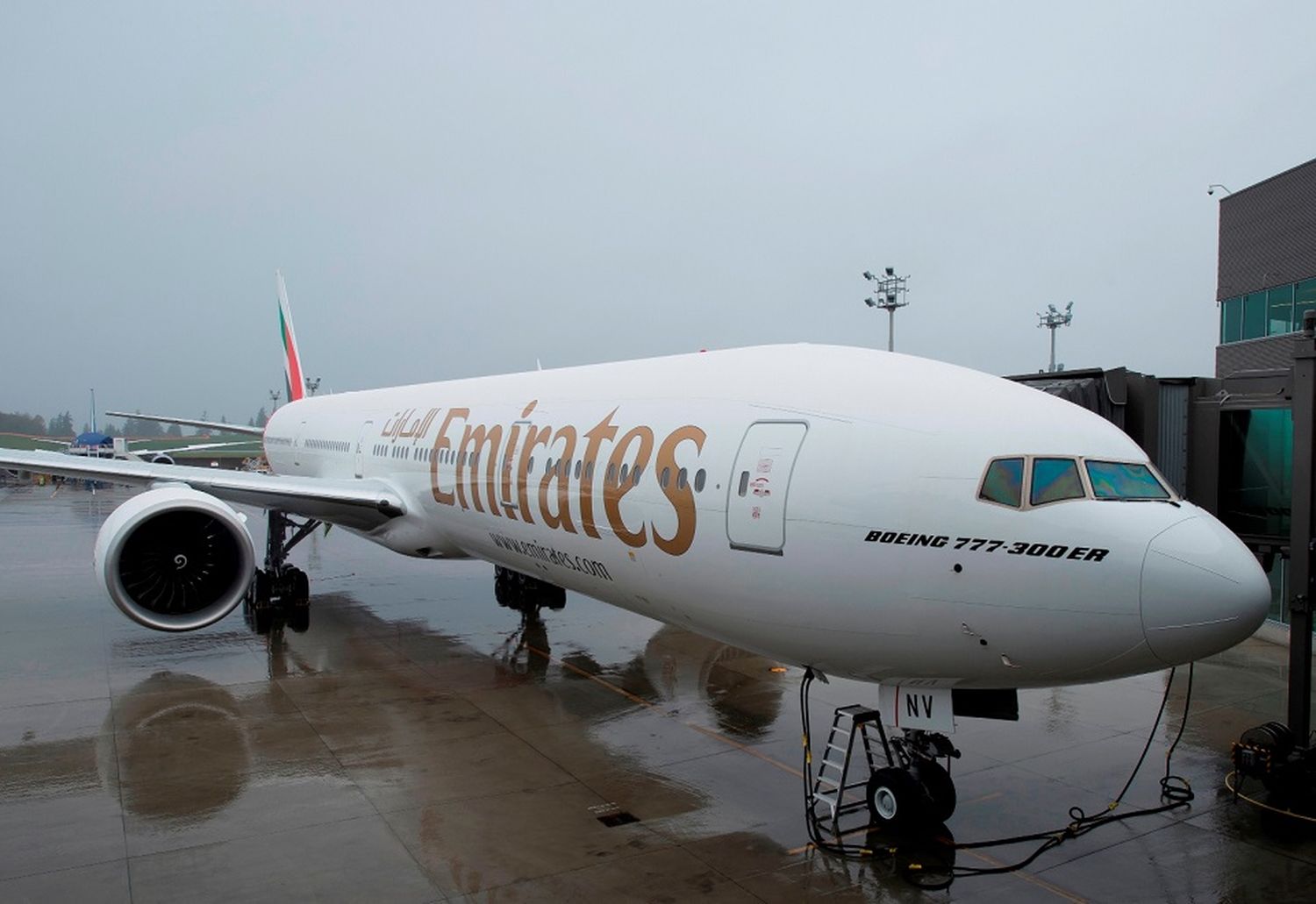 El Boeing 777 renovado de Emirates llega a Bogotá con nueva clase Turista Premium