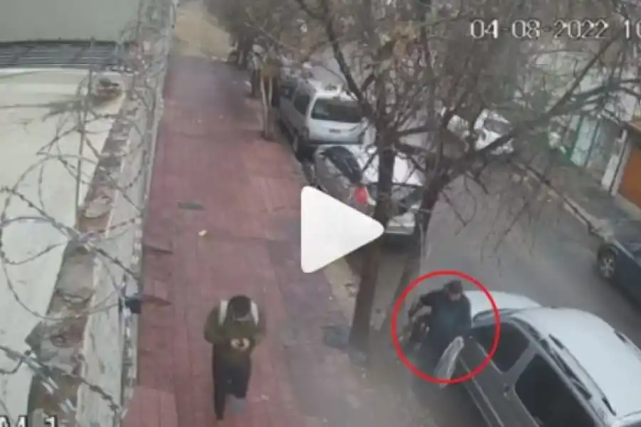 Indignante video: Le robaron la silla de ruedas a una joven con discapacidad en la ciudad de Córdoba