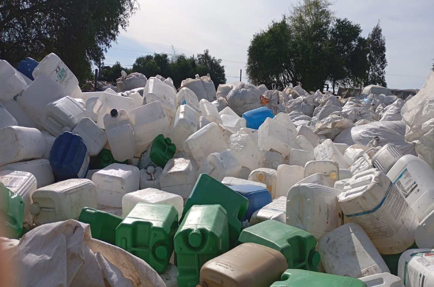 Incautaron más de 2.000 envases fitosanitarios vacíos en un operativo