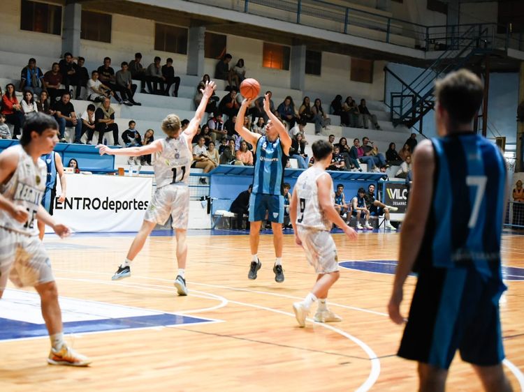 Juventud Unida sufrió una abultada como previsible derrota frente Regatas por la Liga Provincial de Mayores