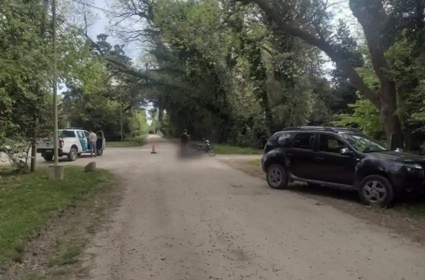 Conducía sin licencia una moto y chocó con un auto en El Grosellar