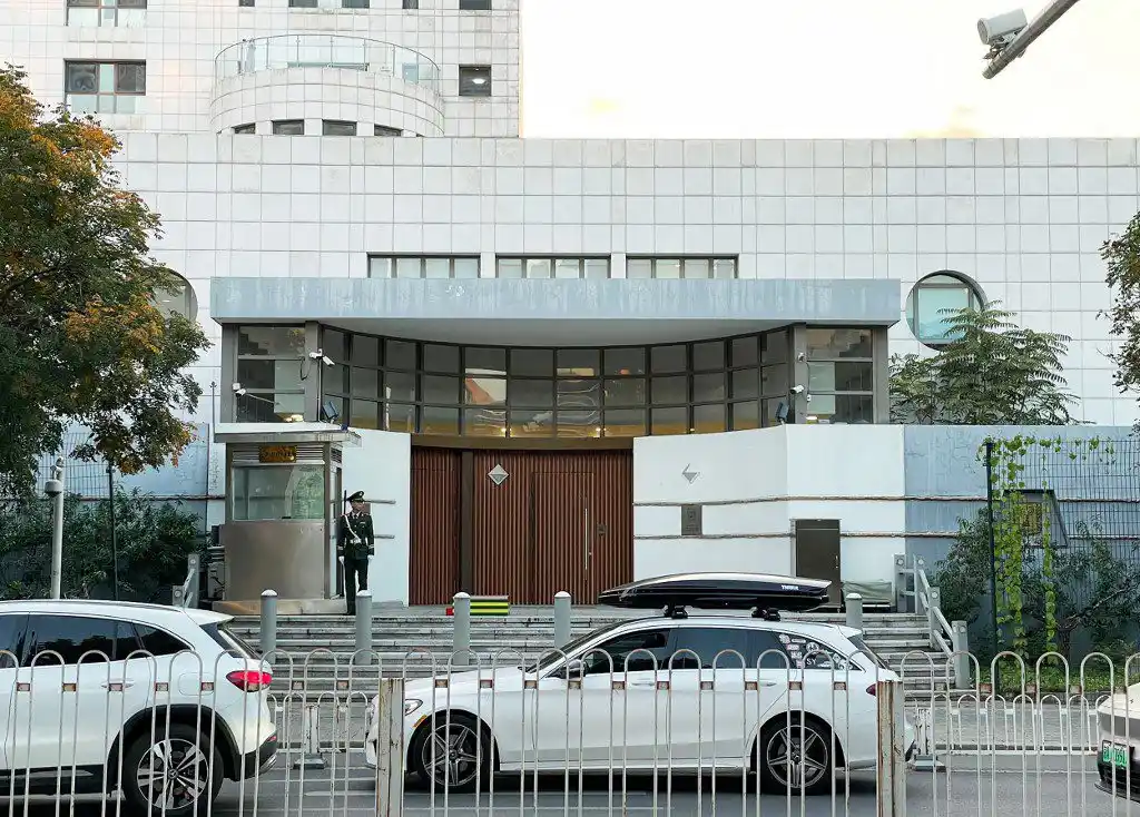 ¡LLAMADO DEL EXLÍDER DE HAMÁS ATENDIDO EN CHINA Y FRANCIA! Al grito «Allahu Akbar» matan a profesor y hieren a 3 personas