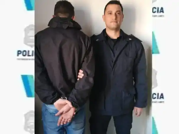Ingresó buscando drogas y robó 20 mil pesos: lo detuvieron