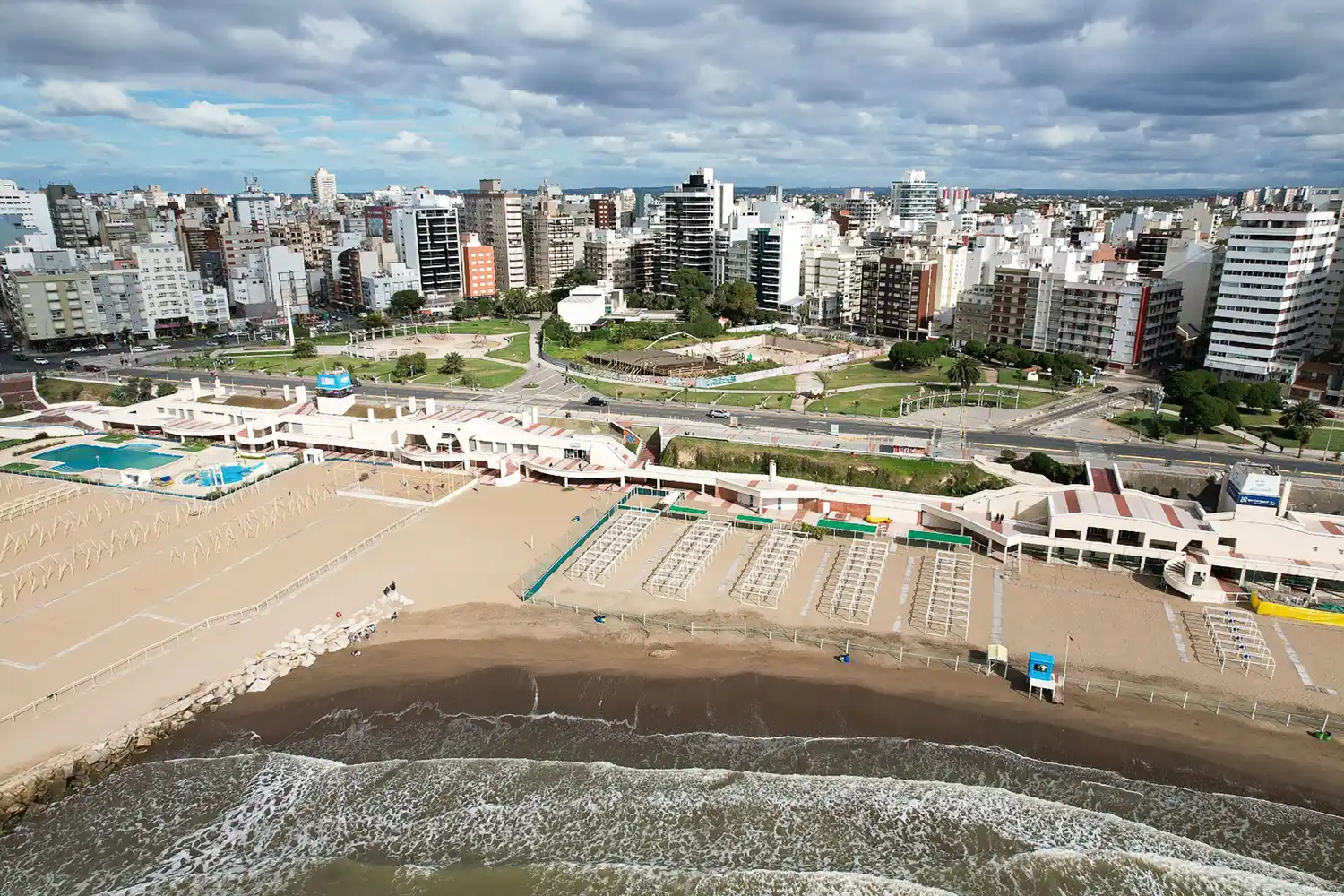 Se llevó a cabo un conversatorio para exponer las diferentes propuestas de crecimiento arquitectónico en Mar del Plata.