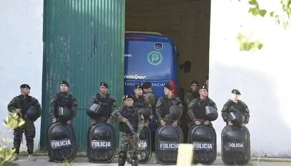 Denunciar a la fiscal y cuestionar las  ruedas de reconocimiento