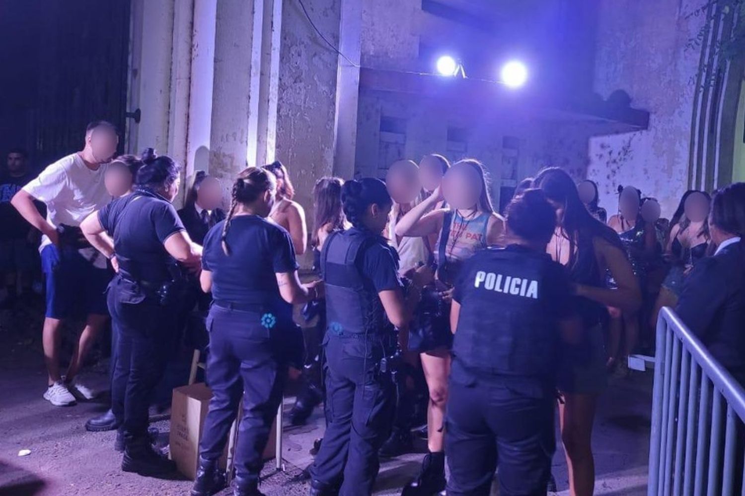 Detuvieron a una joven y secuestraron drogas de diseño en una fiesta electrónica