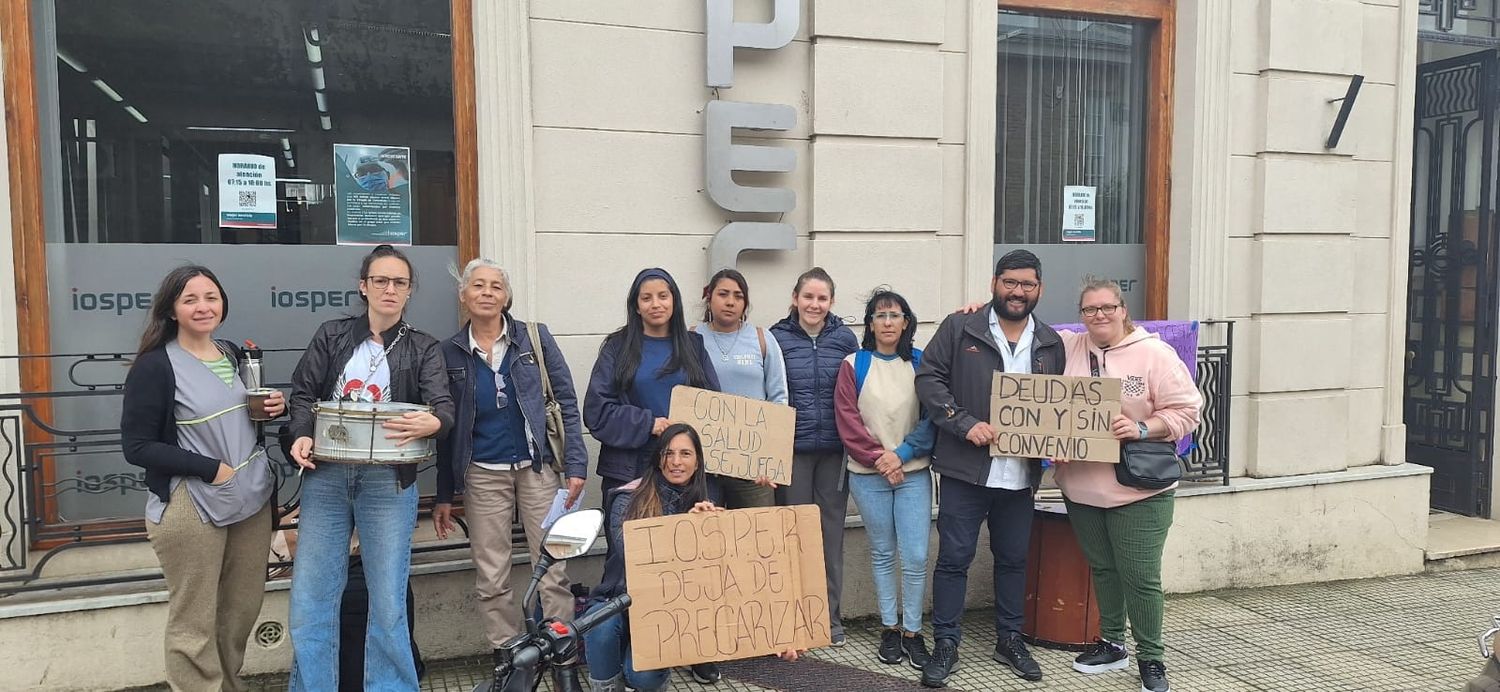 Nueva marcha frente a IOSPER: reclamos por salarios adeudados y derechos laborales