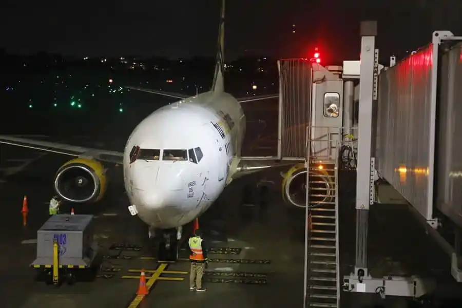 ¡OFICIAL! Se reanudan las conexiones aéreas entre Venezuela y Colombia con el primer vuelo Caracas-Bogotá (+FOTOS)