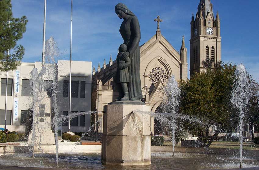 Temen un brote por contagios en velorio clandestino y aíslan 50 personas