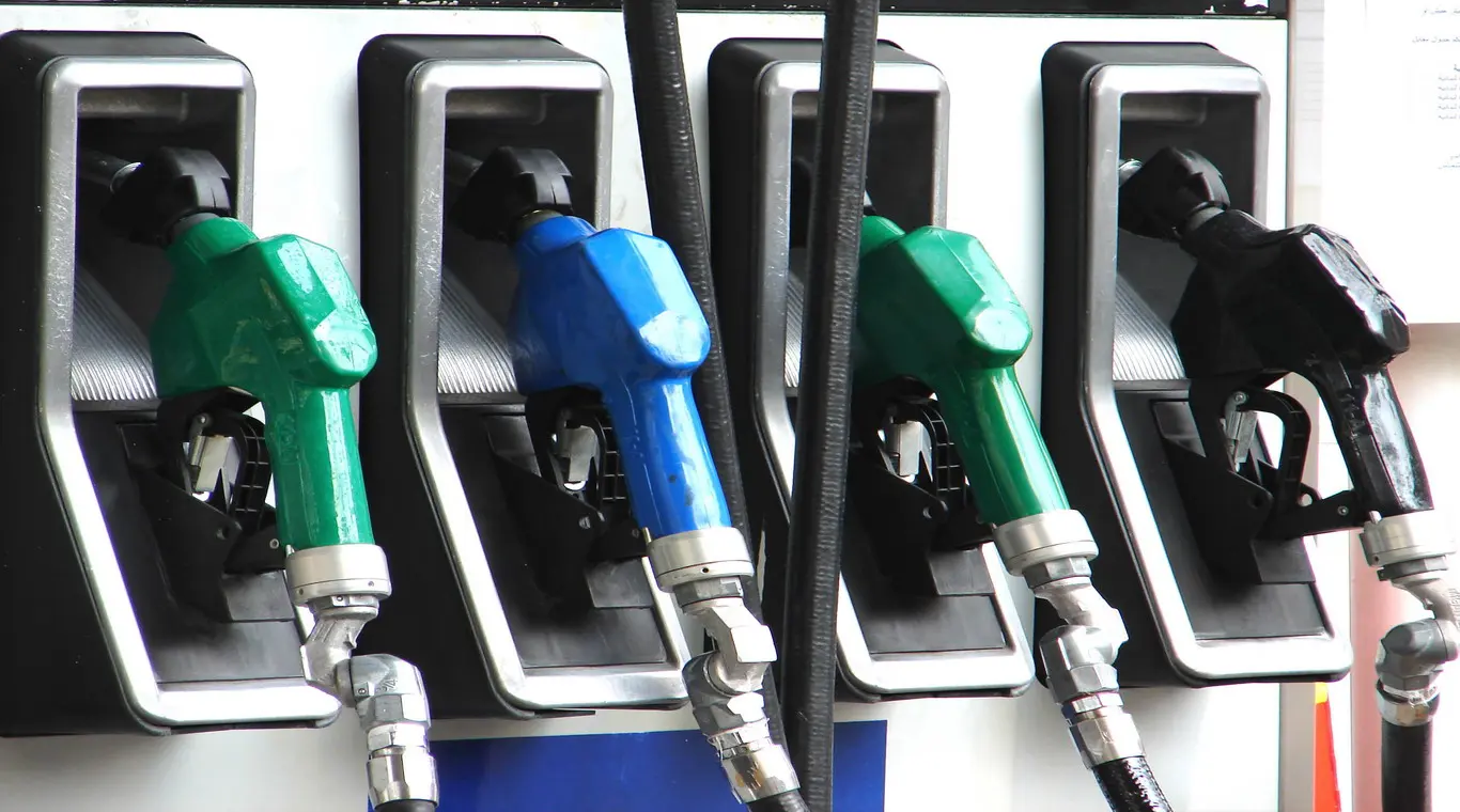 Tras las elecciones, aumentan las naftas y el gasoil