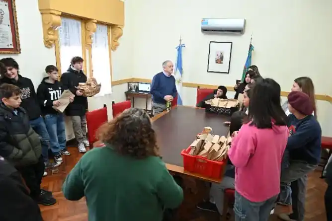 Tres escuelas se movilizan por Milo: el niño chascomunense que necesita viajar a la India para continuar su tratamiento