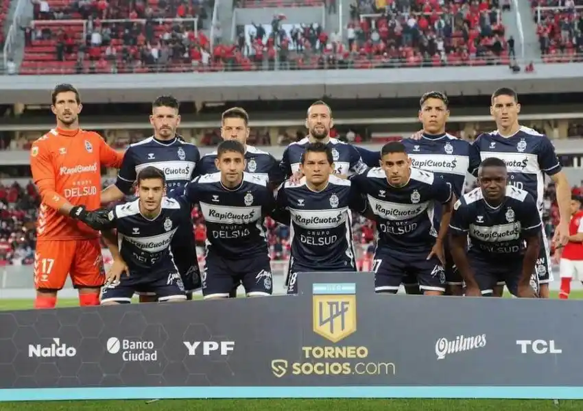 El duelo entre formoseños terminó igualado en Avellaneda