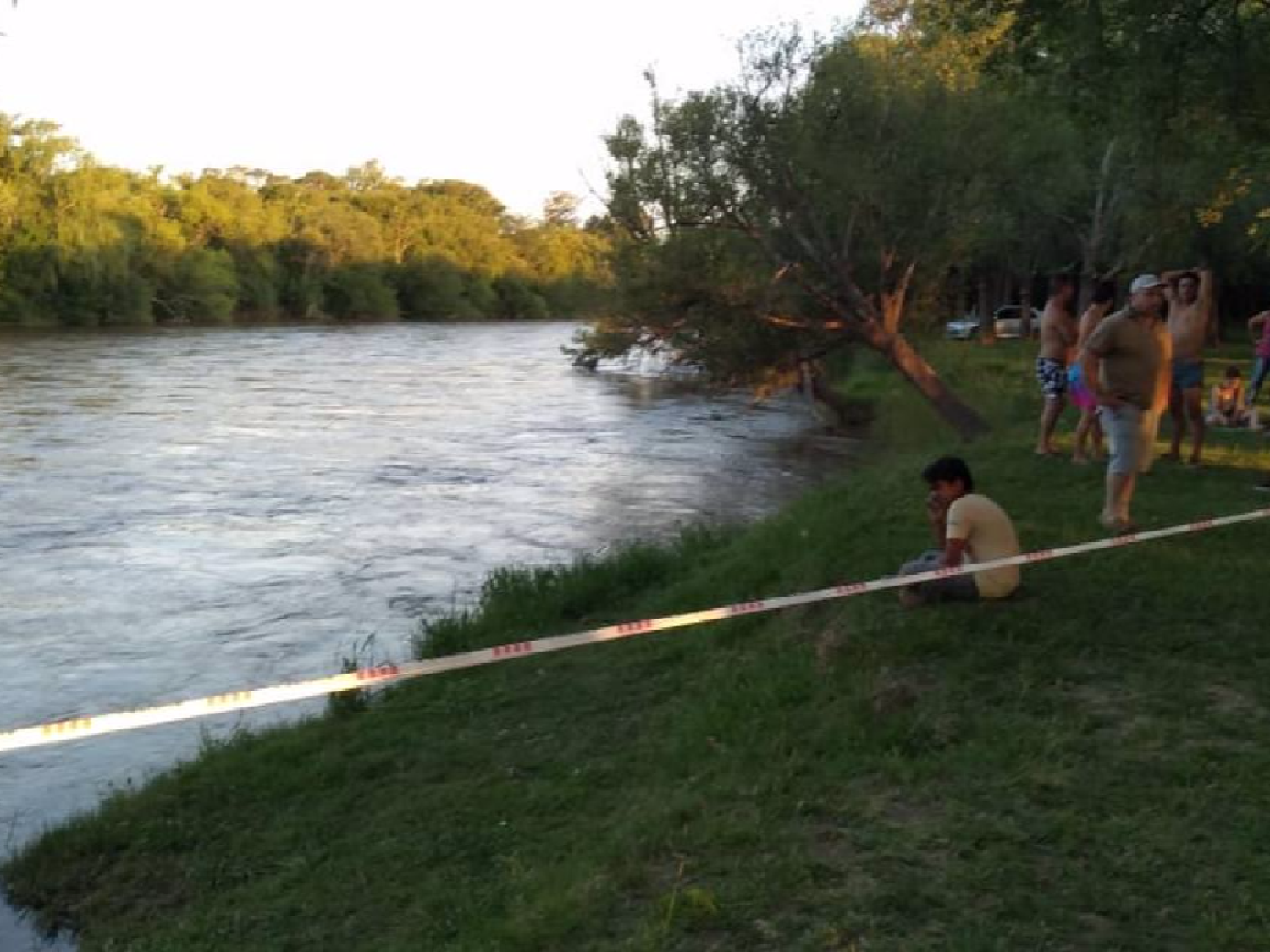 Bomberos de la ciudad colaboran en la búsqueda de un hombre en Pampayasta Sud