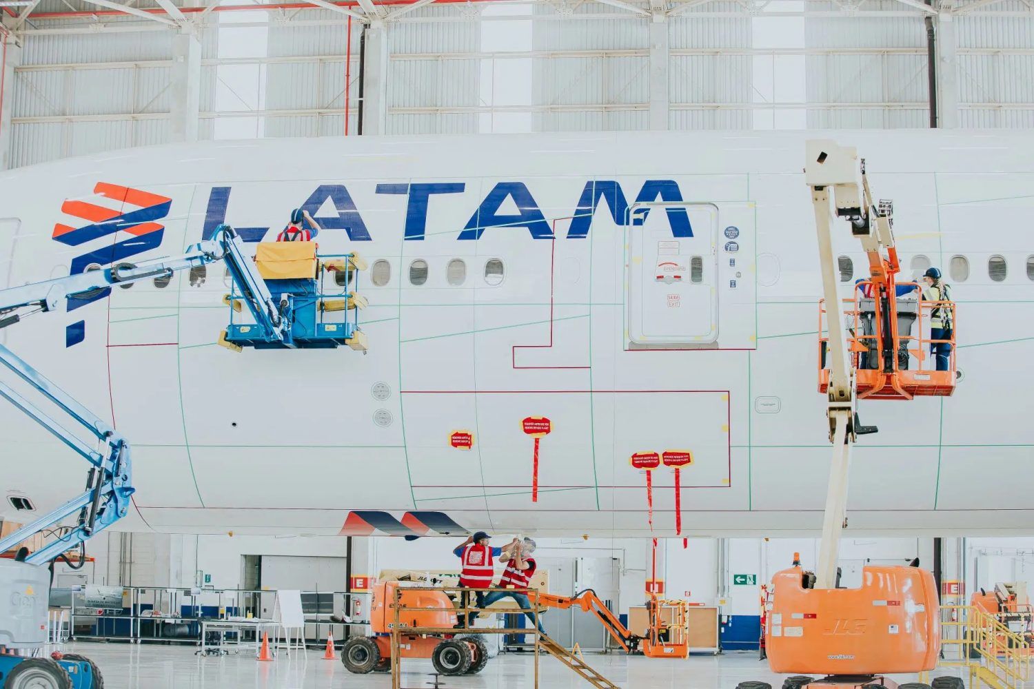 LATAM tendrá cinco Boeing 777 con «piel de tiburón»