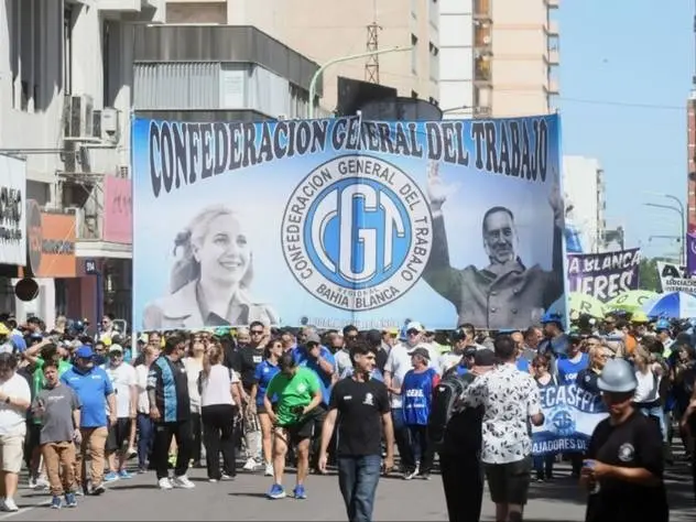 Miles. De trabajadores bahienses en las calles céntricas de la ciudad.