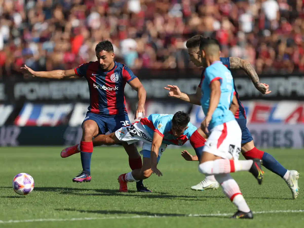 El “Ciclón” arrancó con el pie derecho