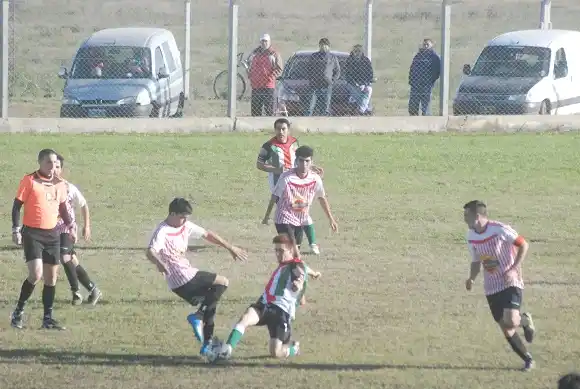 Divisional B: Juvenil del Norte goleó a Black River y es puntero 