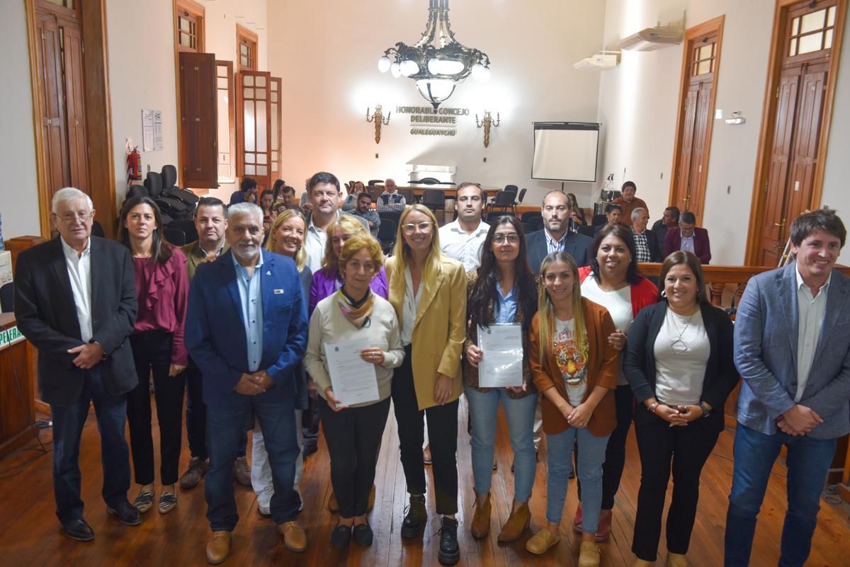 Voluntarios, trabajadores municipales y las fuerzas de seguridad, reconocidos en el Concejo Deliberante