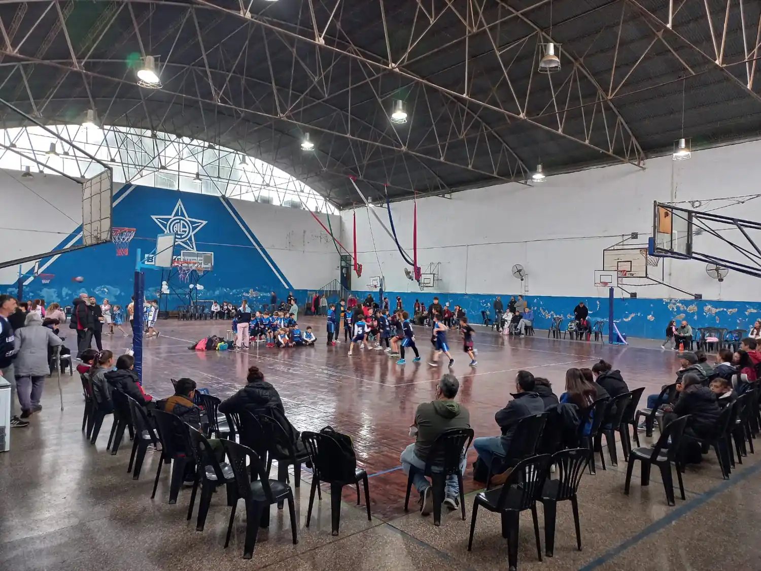 El Club Los Andes inauguró su nuevo piso de parquet