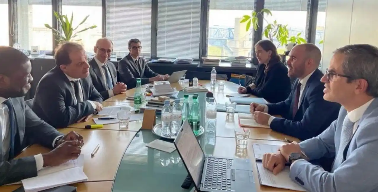 Acordaron una prórroga por el pago de deuda con el Club de París