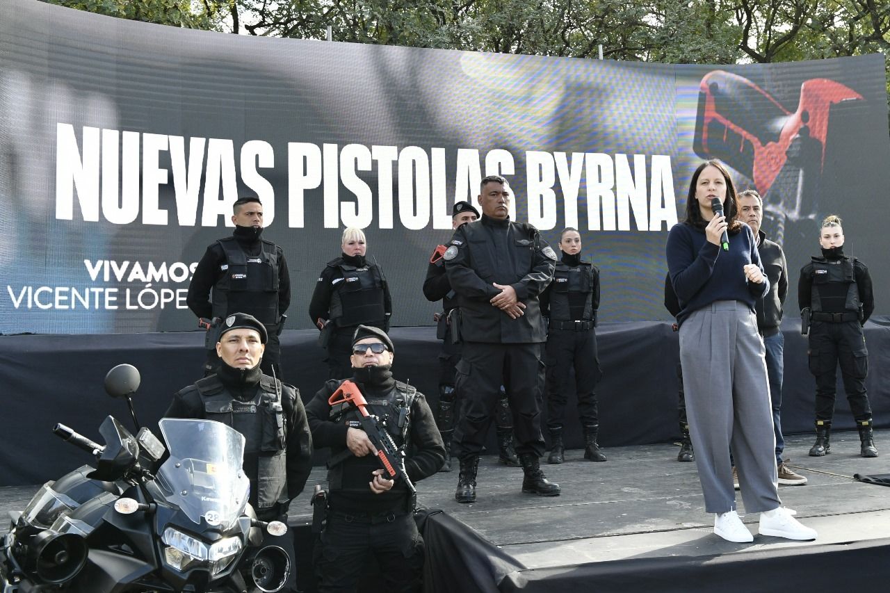 "Nosotros nos estamos haciendo cargo de lo que el gobierno kirchnerista no hace", dijo Martínez.