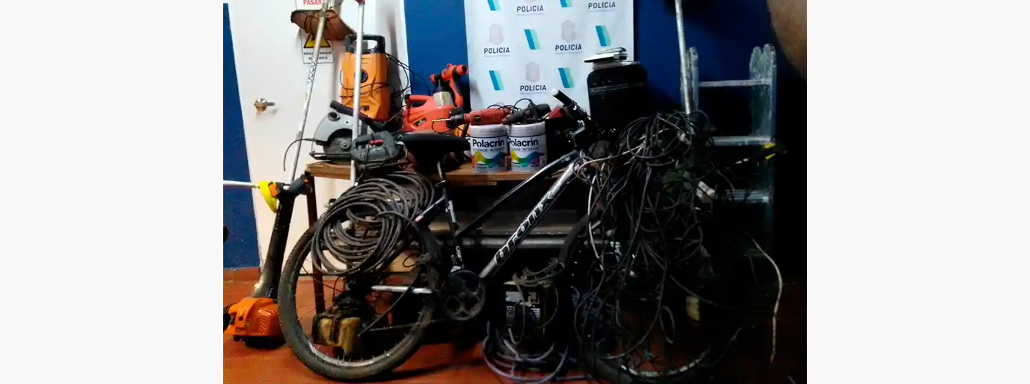 Ola de robos en Batán: allanan casas, dan con elementos claves y detienen a dos personas