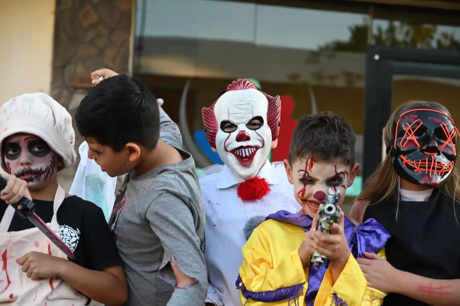 Cientos de niños con sus familias festejaron Halloween en la vieja terminal