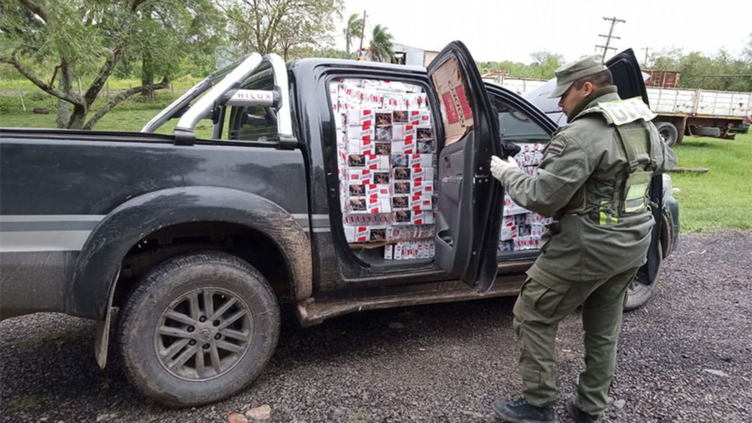 Abandonaron una camioneta con 30.990 atados de cigarrillos