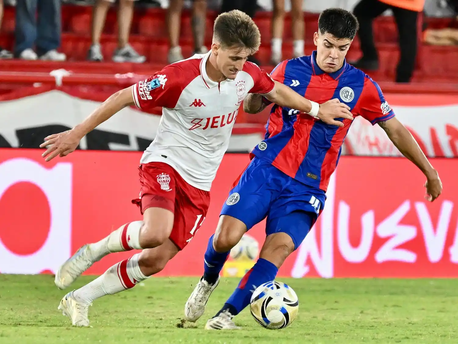 Huracán festejó ante su gente en el Ducó.