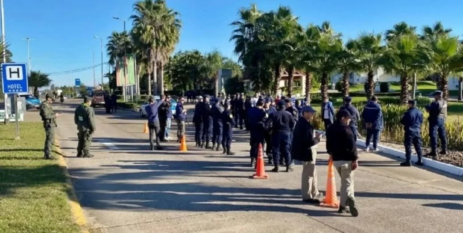 Los 12 hombres fueron identificados gracias a las cámaras de seguridad.