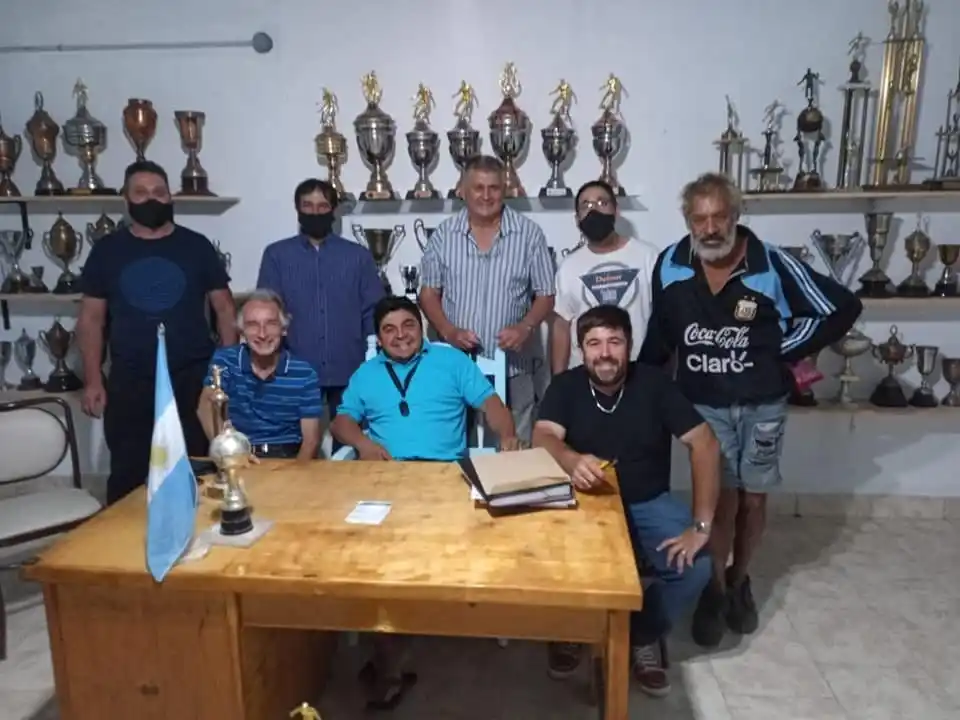 Las Palmeras tiene nuevo presidente: Rolando Cáceres reemplazó a Diego Macenet, que quedó de secretario