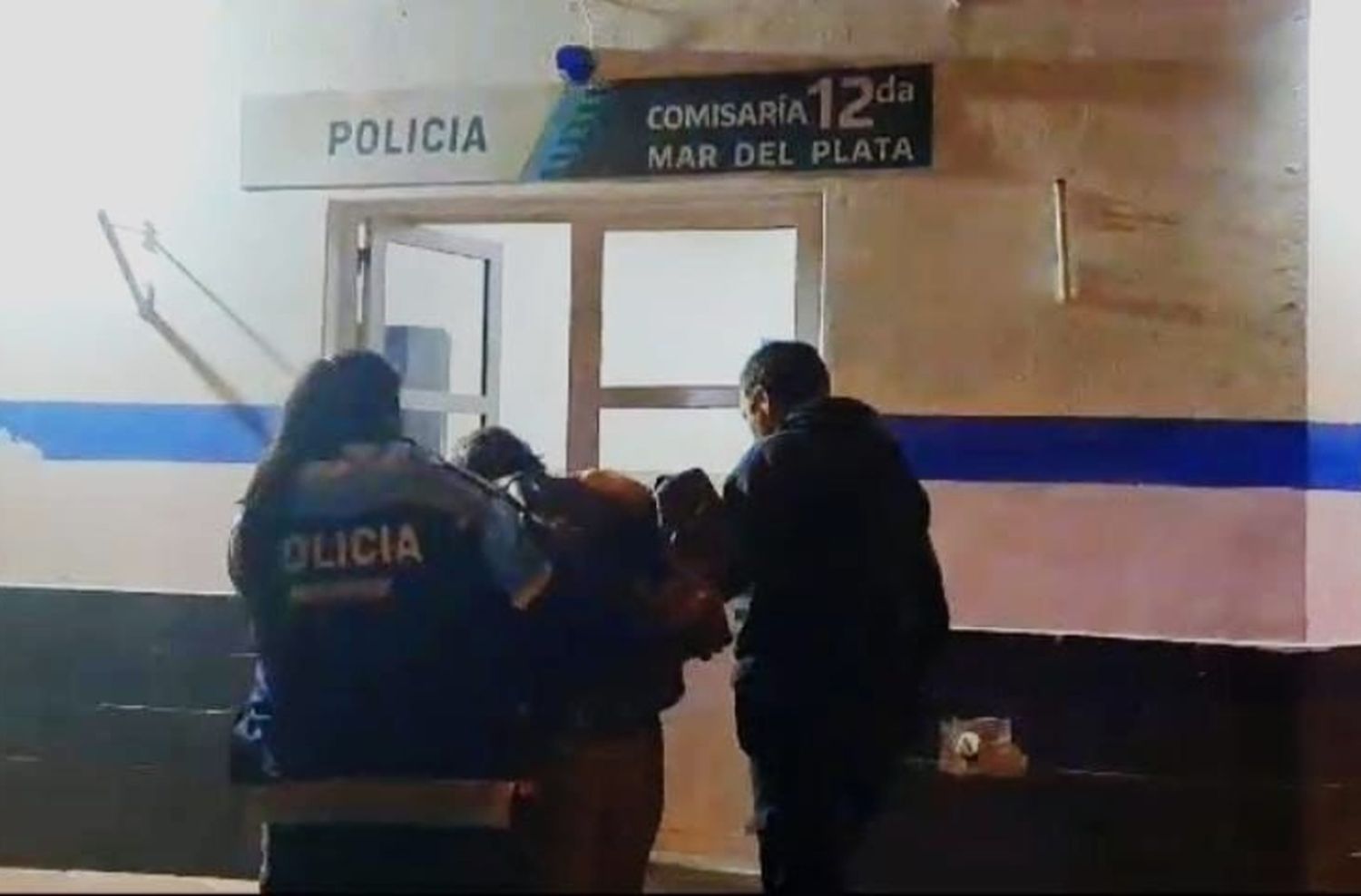 Se resistió al robo de un vecino que luego quiso acuchillarlo