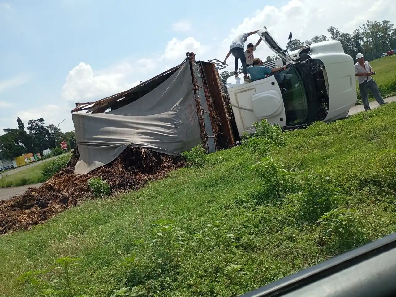 vuelco rotonda 8 y 33