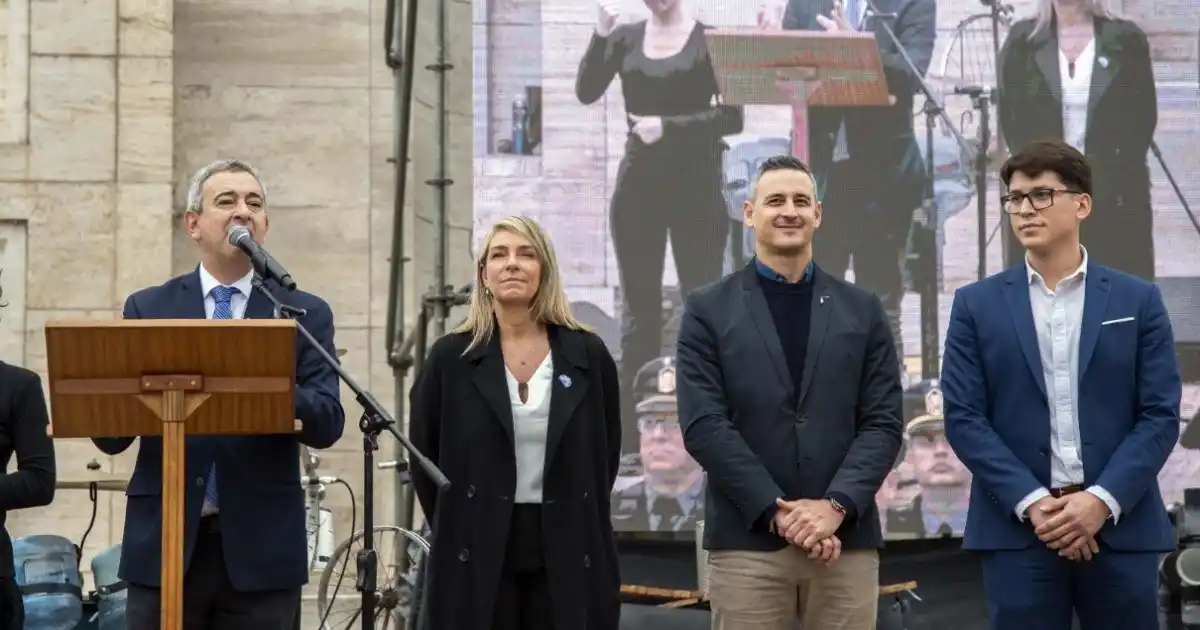 Pablo Javkin en la promesa a la bandera.