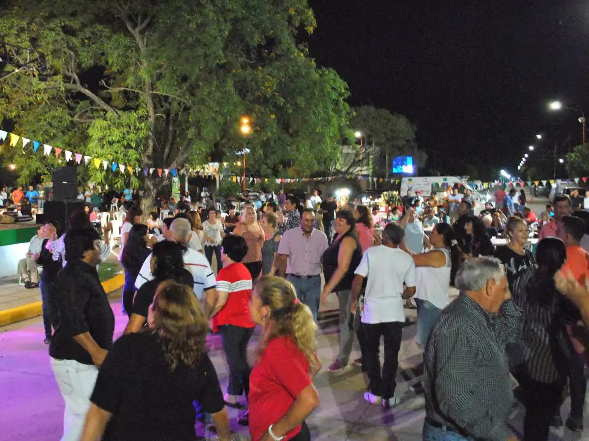 La Francia: duelo de cumbia y cuarteto en la segunda tertulia familiar
