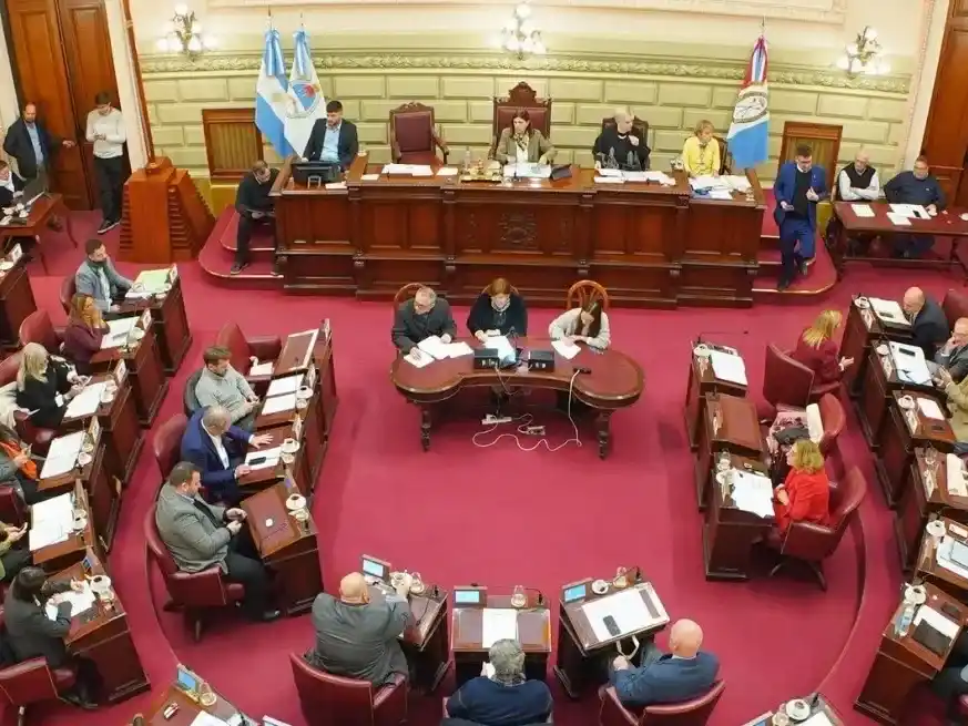 Fue una sesión donde hubo cruces fuertes entre bloques.