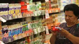 Más de la mitad de los hogares de Argentina son de clase baja, según un informe