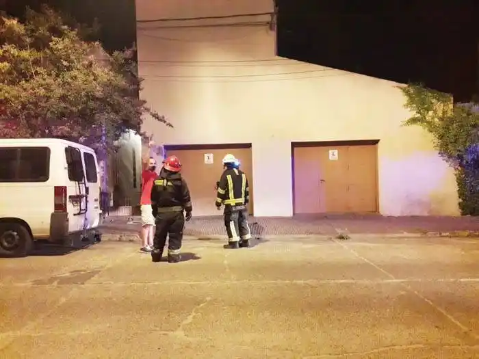 Un cortocircuito alarmó  a vecinos que llamaron  a los Bomberos