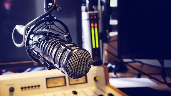 ¡CENSURA A MILLÓN! Siete programas de radio salieron del aire en octubre (+Razones)