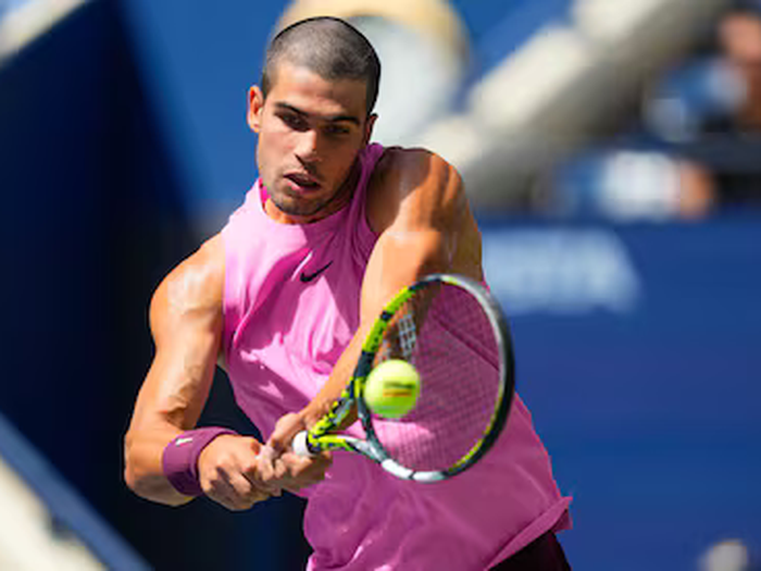 Carlos Alcaraz avanza a octavos en el US Open con otra exhibición de tenis