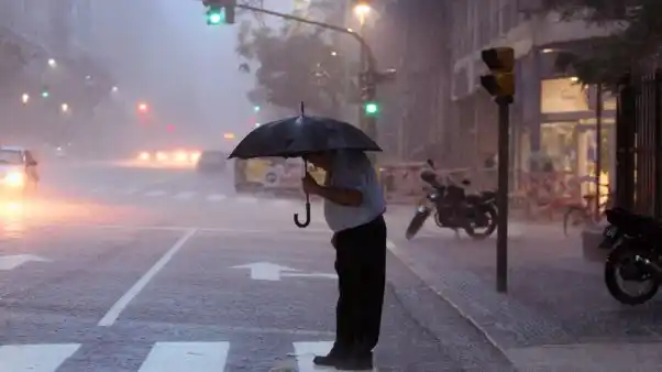 Rige alerta meteorológico por fuertes tormentas y ráfagas de viento