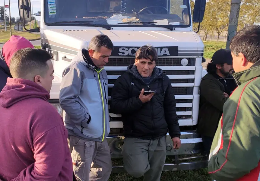 Se levantó el paro de camioneros, pero temen que falte gasoil
