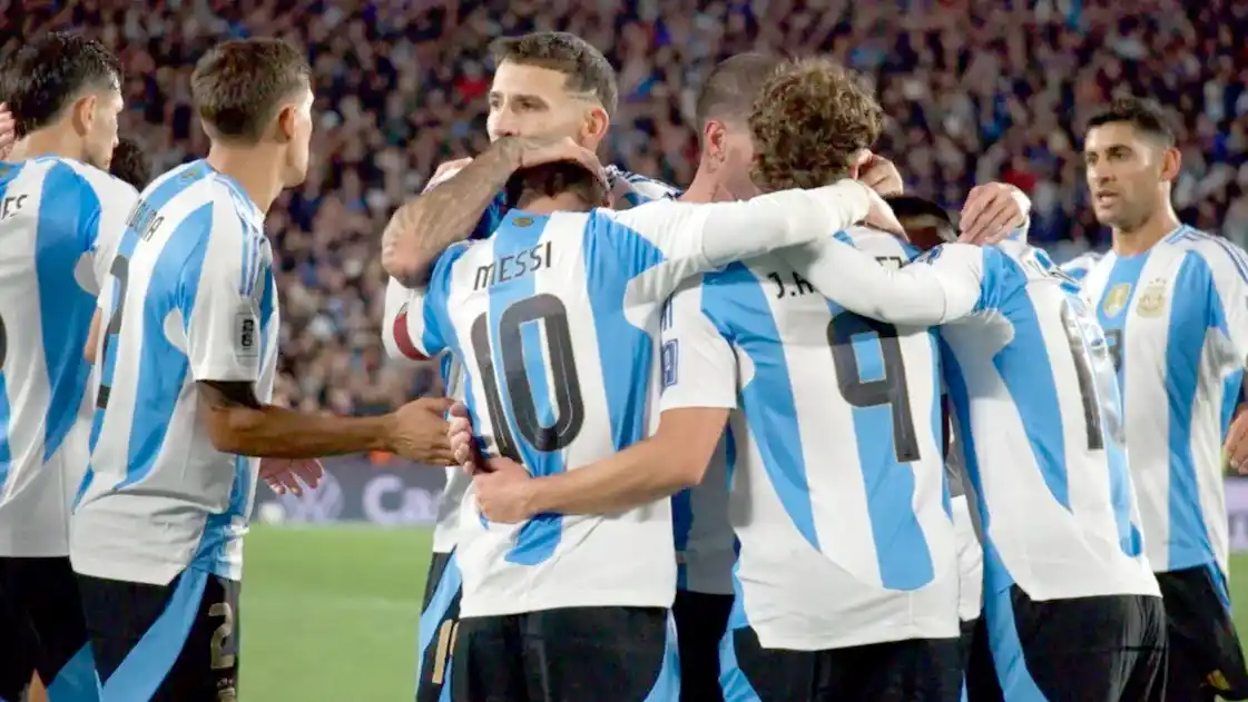 Una "despedida" a puro fútbol: Argentina goleó a Venezuela, con dos de Messi y uno de Lautaro