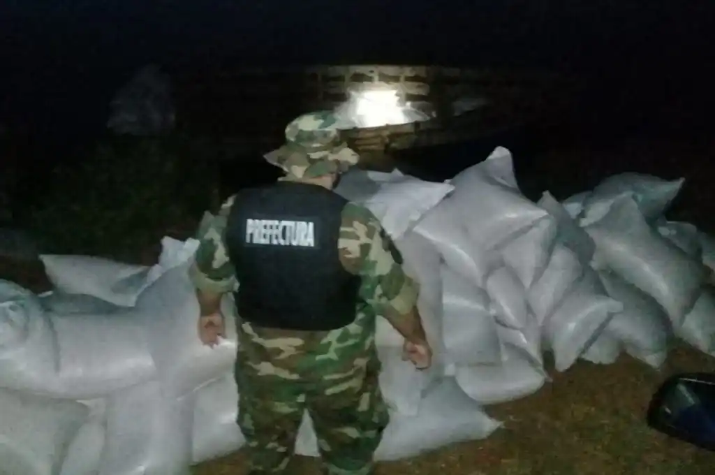 Prefectura decomisó 7,5 toneladas de maíz ilegal