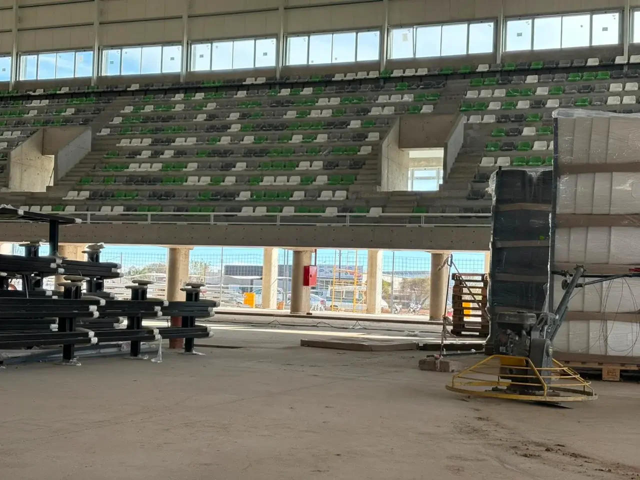 Colocaron las butacas en el Microestadio de Rafaela y crece la expectativa por su inauguración
