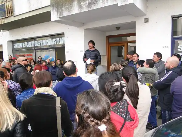 Paro y movilización de trabajadores municipales en Azul