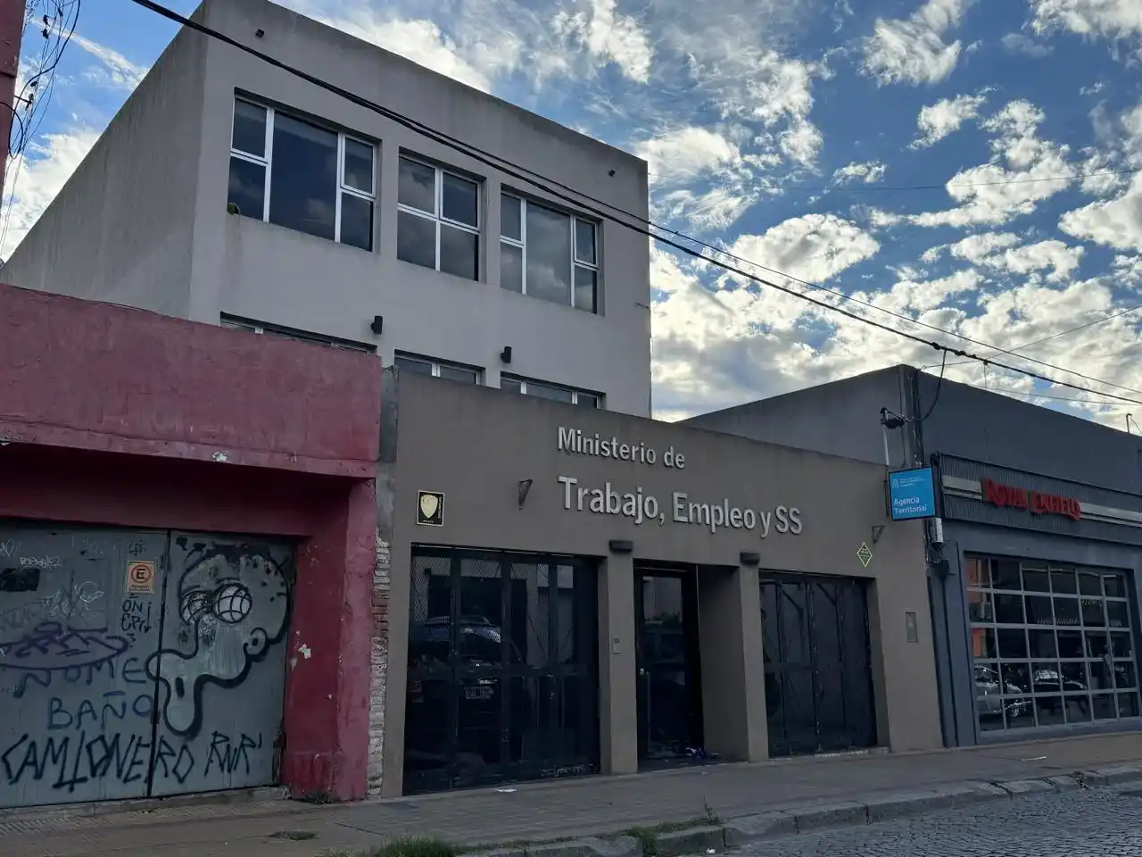 Los trabajadores de la Agencia Territorial de Trabajo permanecen en estado de alerta por el posible cierre de la dependencia.