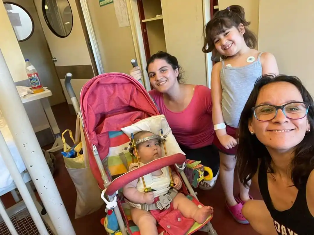 Amélie ya está en San Pedro para seguir recuperándose con el halo chaleco