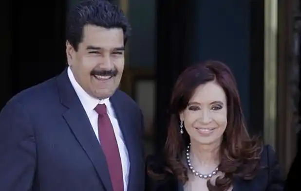 El Gobierno le retiró a Maduro la condecoración que le había dado Cristina
